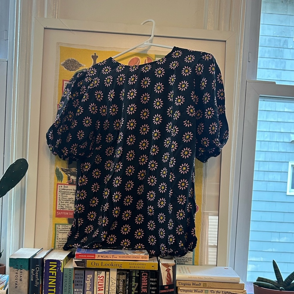 Black short sleeve blouse with floral pattern (Boden | US8)